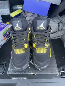 Jordan Retro 4 Thunder Size 10