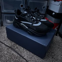 Dior B22
