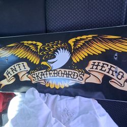 SKATEBOARD "ANTI-HERO" DECK