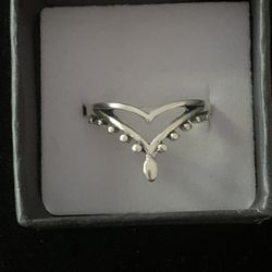 Beautiful Silver Ring - Size 6