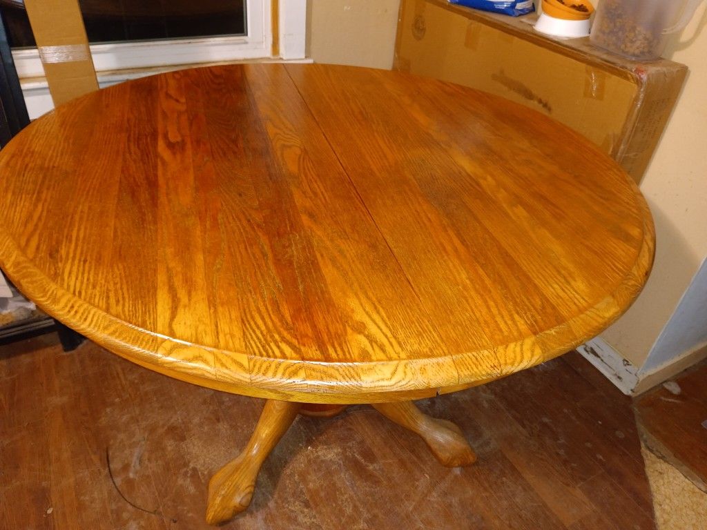 Intercon Oak Pedestal Dining Table With Extension Leaf