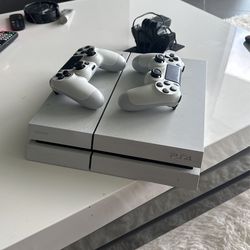 PS4 Slim White Limited Edition 2x Controller 