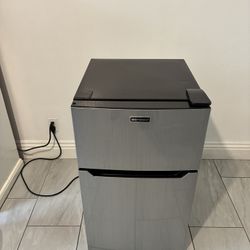Emerson Refrigerator/Freezer 2 Door 
