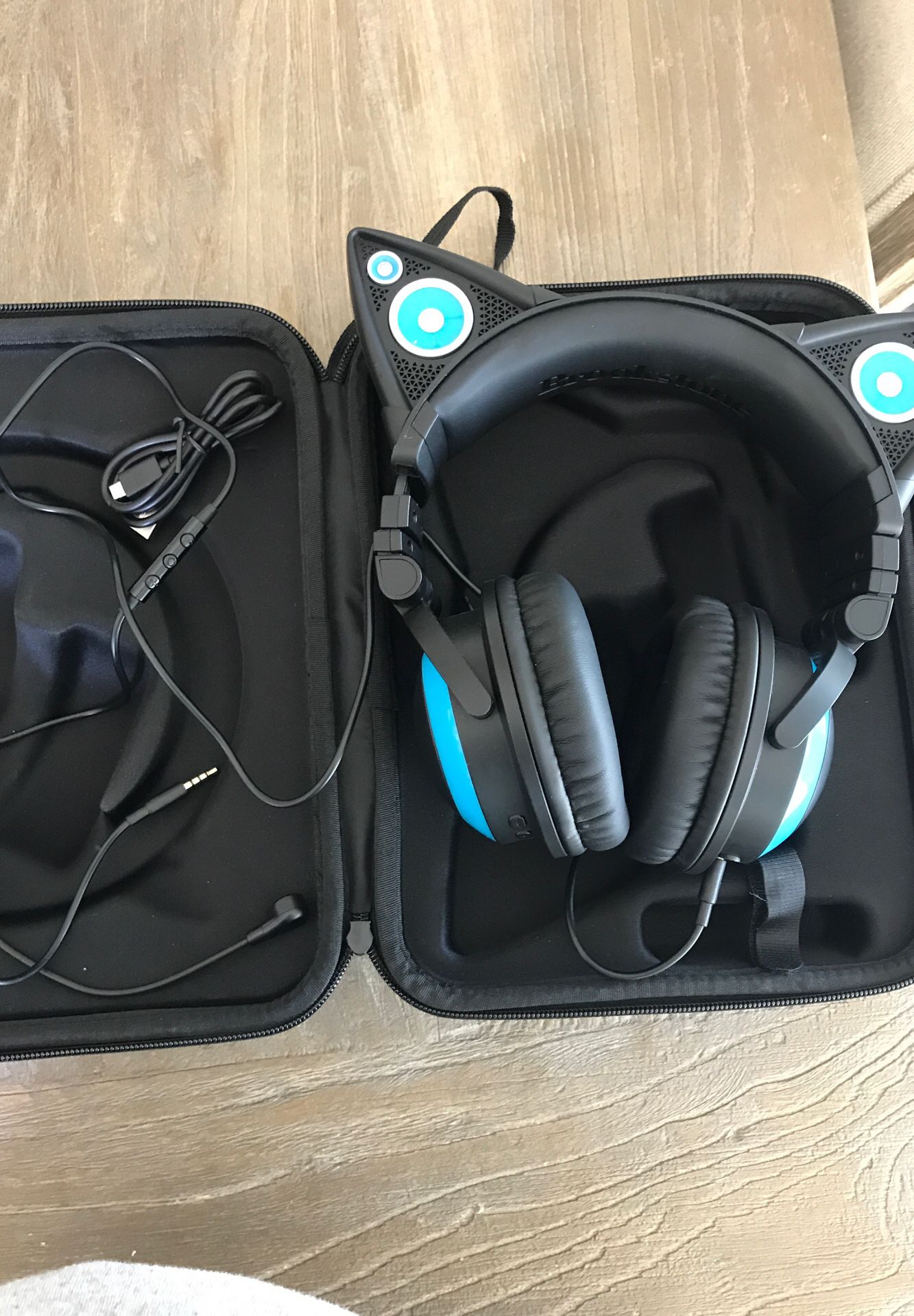 cat ear headphones and speaker