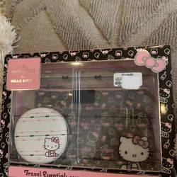 Hello Kitty Makeup Bag And Mirror Set 