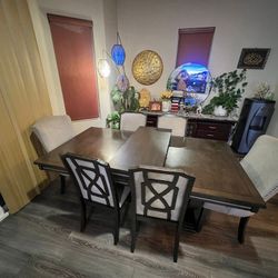 Extendable dining table with 6 chairs