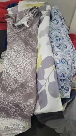 3 Shower curtains