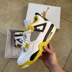 Jordan 4 Retro Vivid Sulfur 