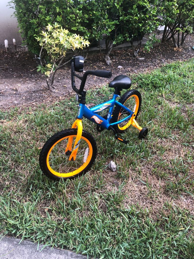 Dynacraft 16" Hot Wheels Boy's Bike with Rev Grip, Blue