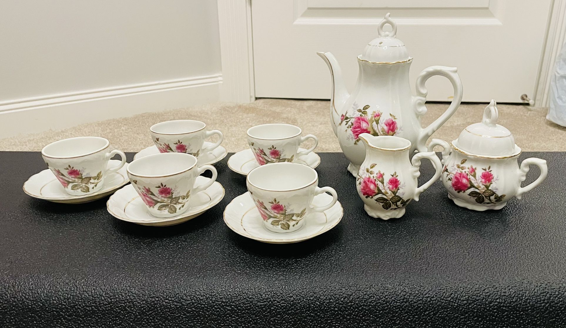 Elegant And Vintage Tea Set Made Of Fine China
