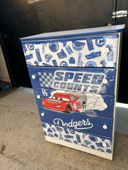 Cars speed McQueen dresser