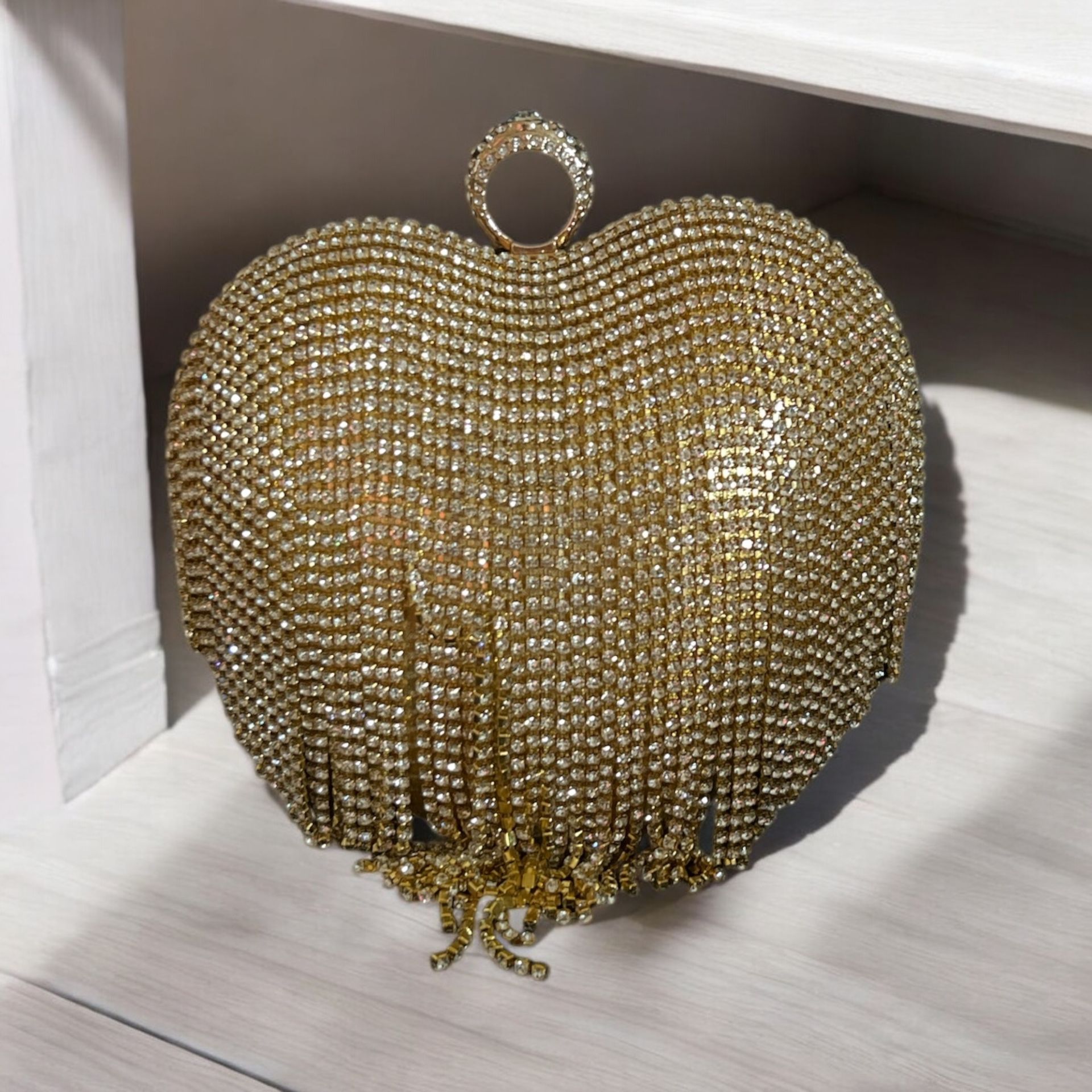 Elegant Gold Heart-Shaped Evening Bag