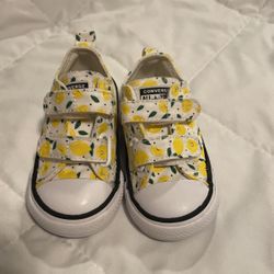 🍋 Converse size 5 Toddler only Worn twice