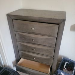 Dresser