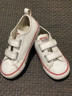 TODDLER CHUCK TAYLOR ALL STAR size 10
