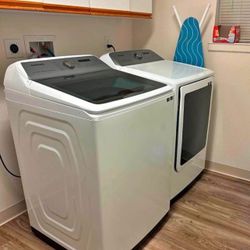 Samsung Washer And Dryer Like New 