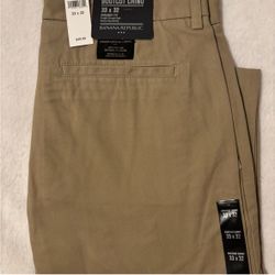 33 X 32 Banana Republic Men’s Bootcut Chinos 