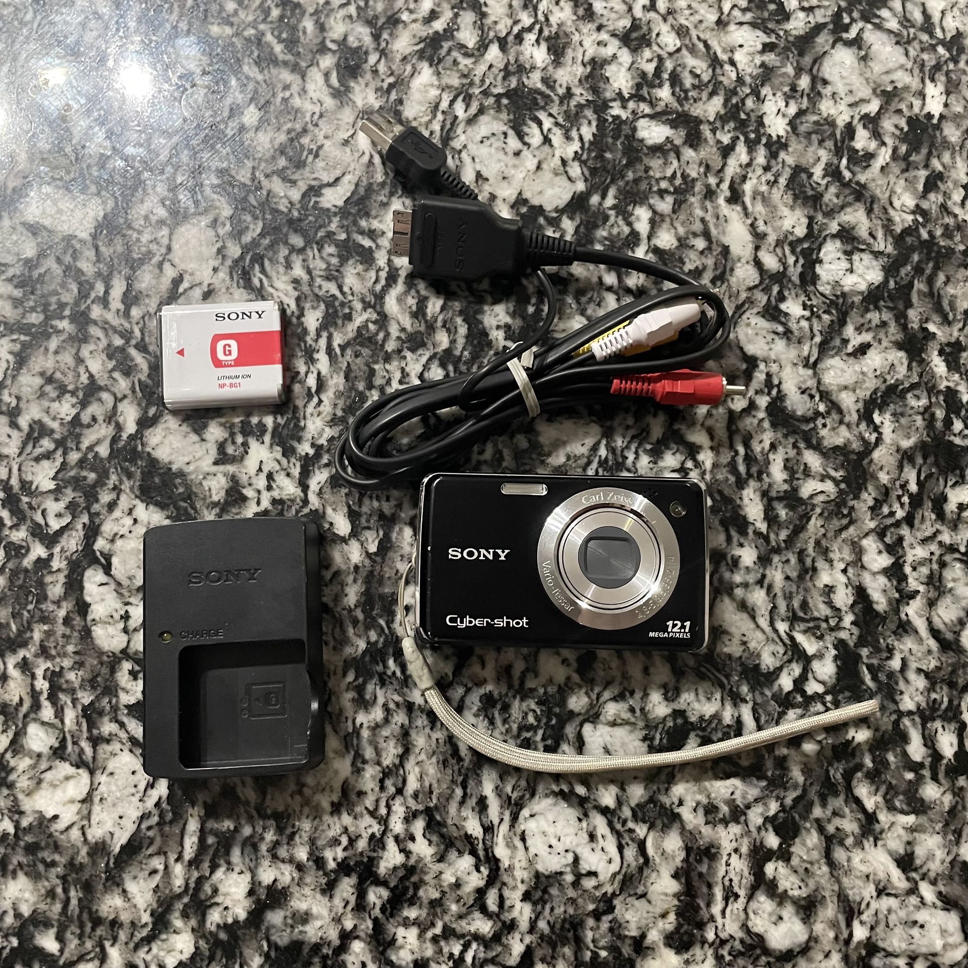 SONY Digital Camera DSC-W220 Silver Black Cyber-Shot 12.1 Battery Charger