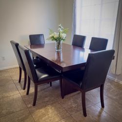 Beautiful 6 chairs dining table! 