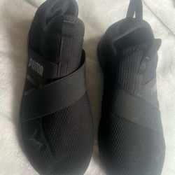 PUMA women's Black Slip-On Sneakers