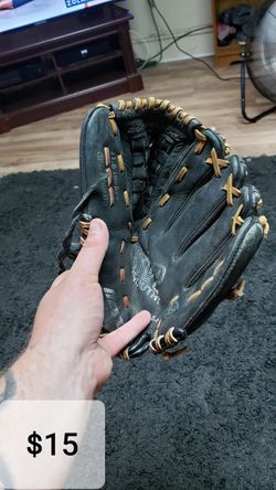 Medium/ large baseball glove