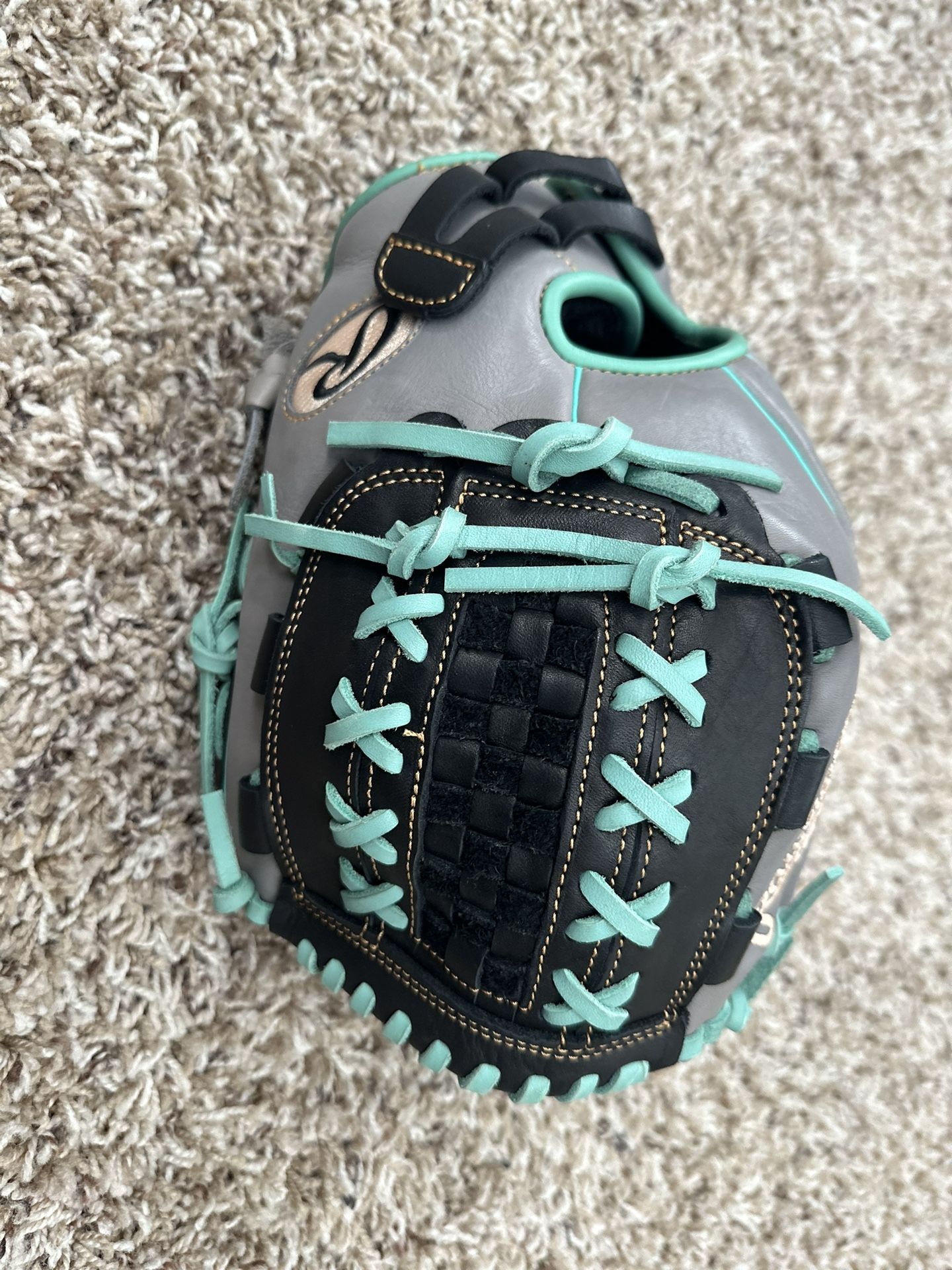 Rawlings Fastpitch Glove NWOT