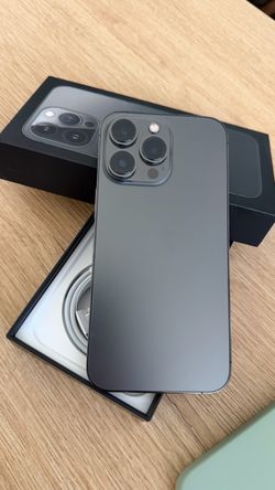 Unlocked iPhone 13 Pro 512gb 10/10 condition