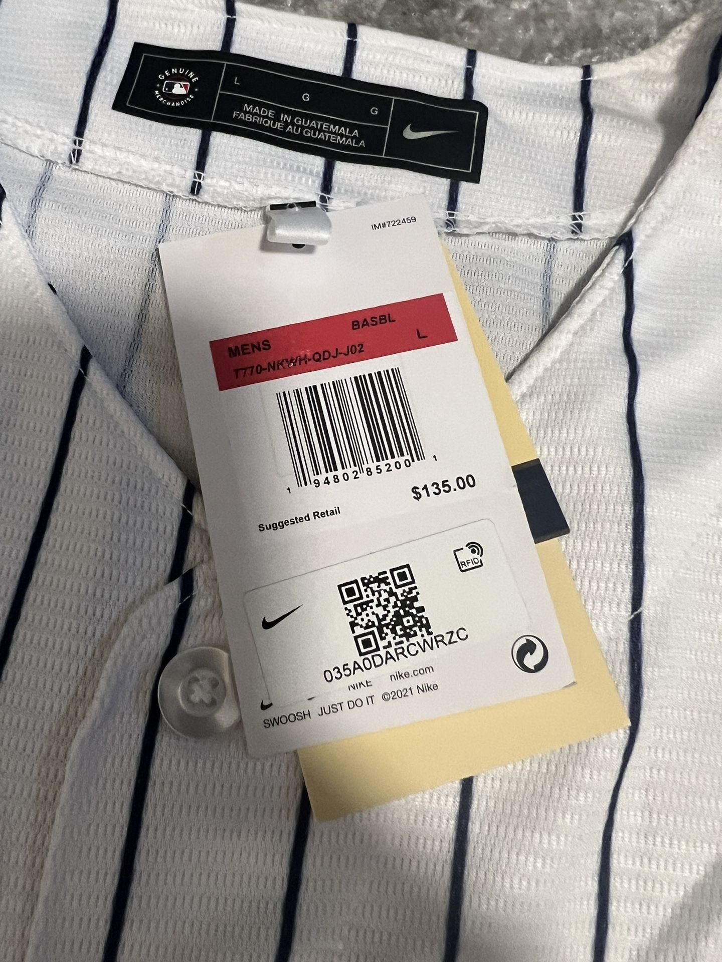 Derek jeter nike hall of fame edition nike jersey yankees mlb pinstriped  large for Sale in Montvale, NJ - OfferUp