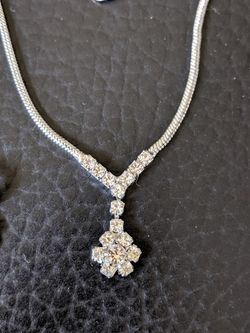 Pendant with earrings