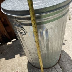 Aluminum Trash Can With Lid