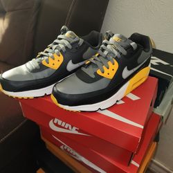 Air Max 90 (GS) Size 7Y