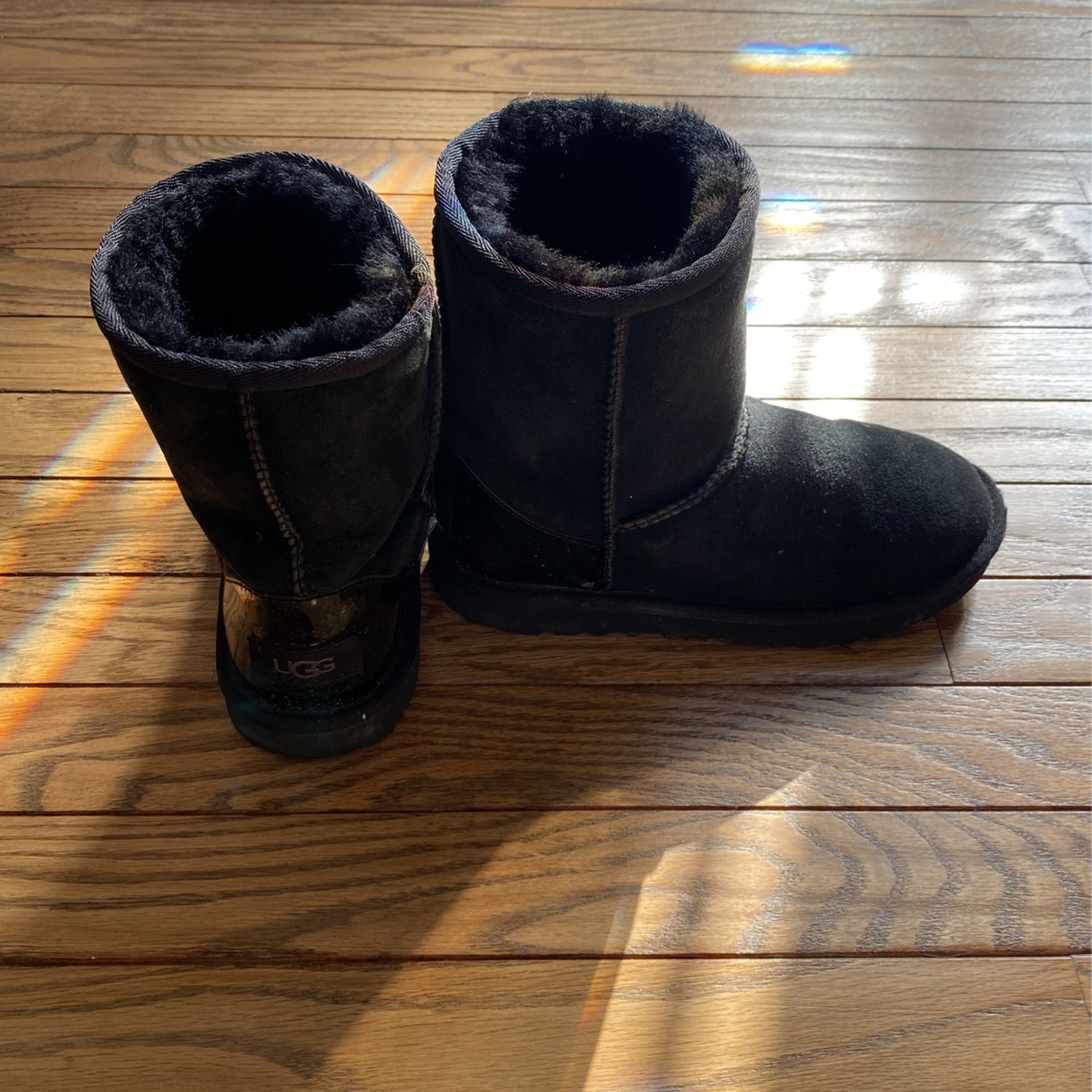 Kids Ugg Boots Size 2 Black