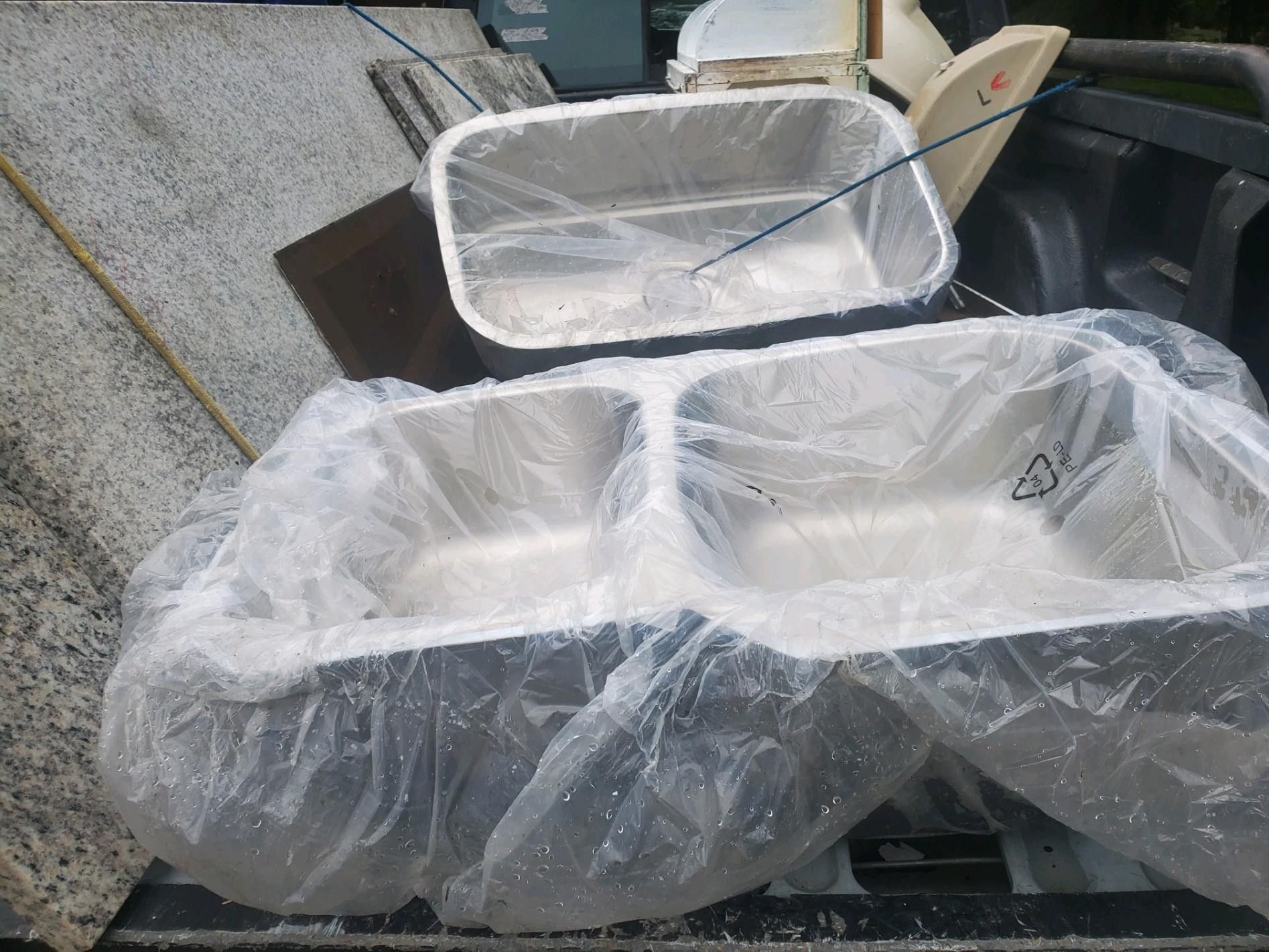 Undermount sinks