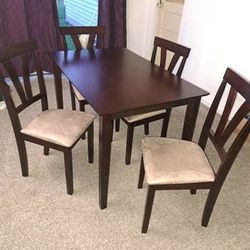 Dining/Kitchen table set w/4 chairs! 5 piece! Wood! New! 