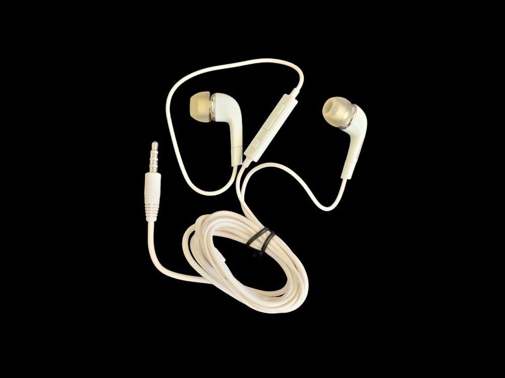  3.5mm White Audio Jack Universal Solid Sound Wired Earphone with Volume Control and Mic