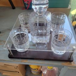 Vinera Nueva Y 4 Vasos De Crystal 