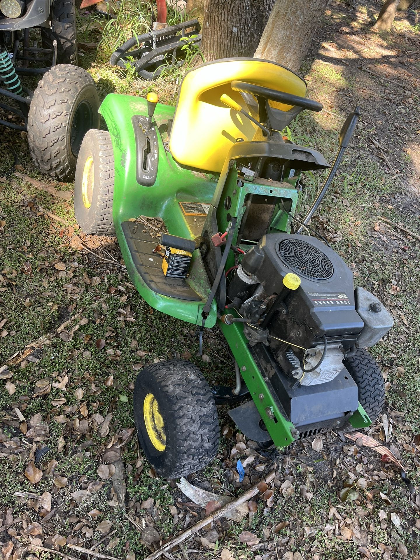 John Deere Lawn Tractor 