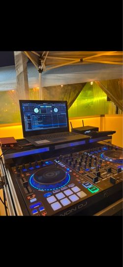 Denon MC7000 controlador