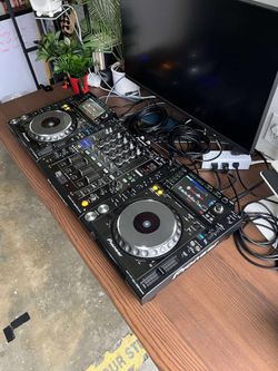 Pioneer CDJ 2000 Nexus pair with DJM 900 Nexus