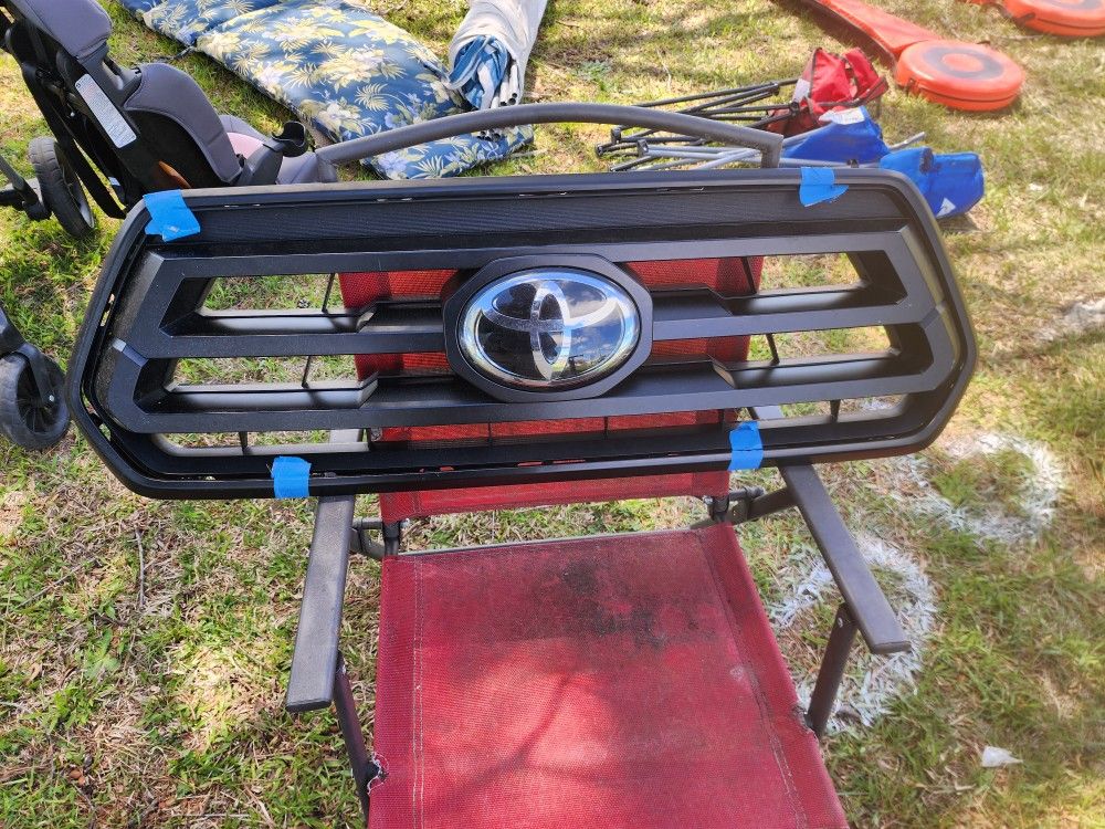 Toyota Pickup Grill