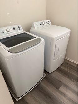 Insignia Washer & Gas Dryer Set - Excellent Condition