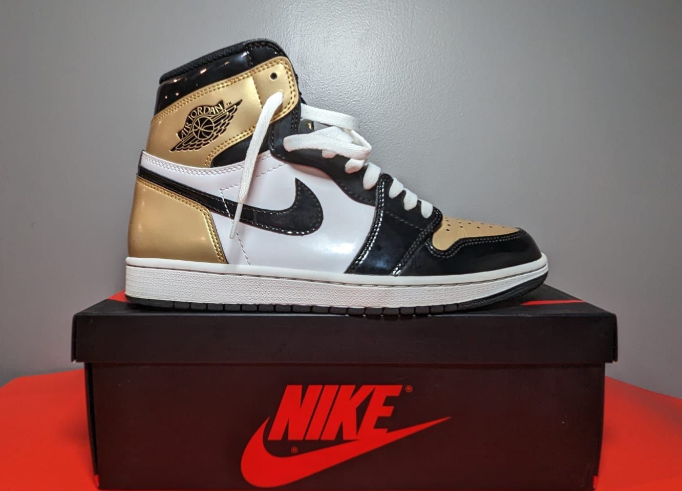 Jordan 1 Retro High OG NRG Gold Toe 2018