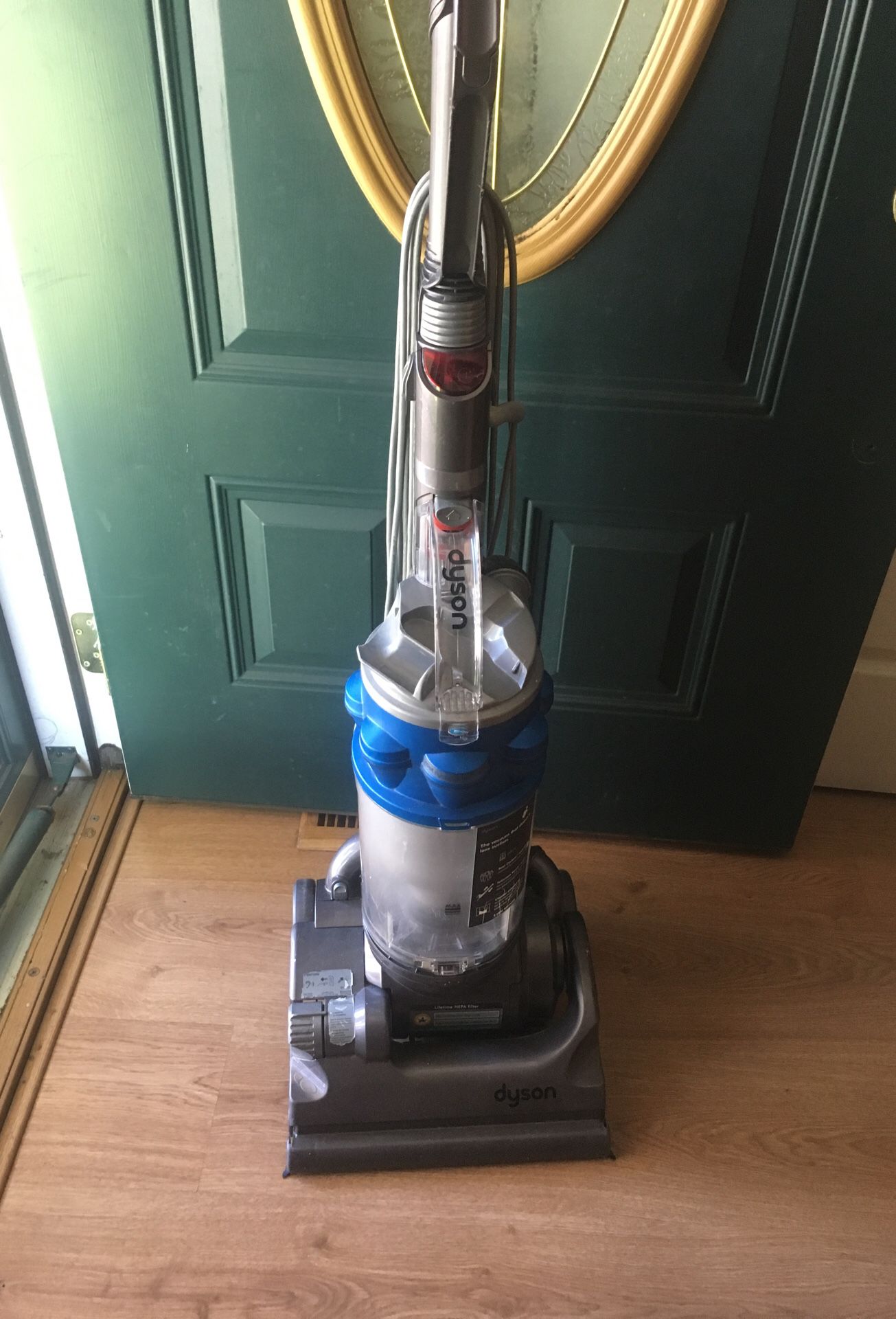 Dyson vacuum cleaner Serial # 579-US-A 33894 Model # DC 14