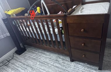 Davinci Charlie 4-in-1 Convertible Crib & Changer