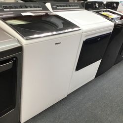New Scratch And Dent Whirlpool Washer And Dryer Set. 1 year Warranty 