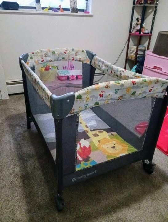 Clean Pack And Play Bassinet With Carrying Case