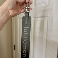 Lululemon Sage/White Opal Never Lost Keychain 