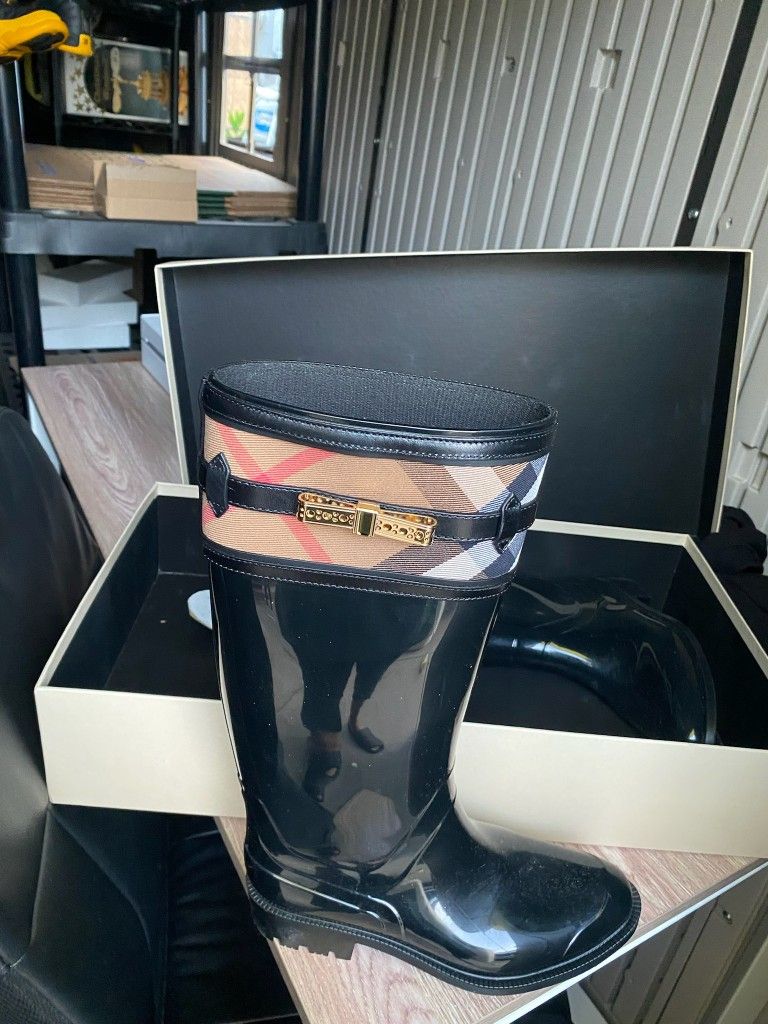 Burberry Rain Boots (Women)