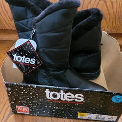 Brand New Women's Black Totes Rain Boots 