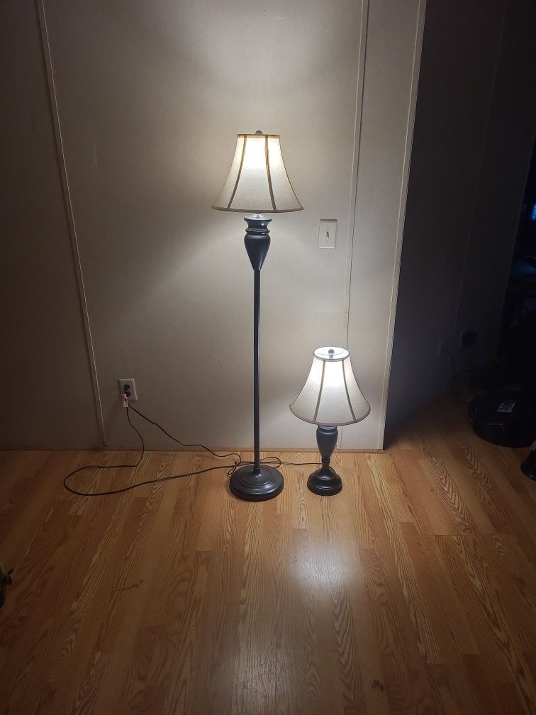 1 FLOOR LAMP 1 TABLE POLISHED BRONZE